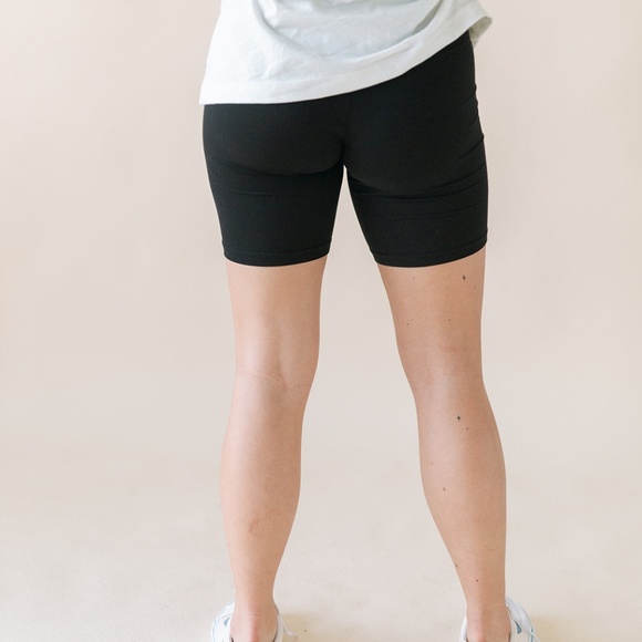 High Rise Ribbed Biker Shorts - Picture 2 of 2